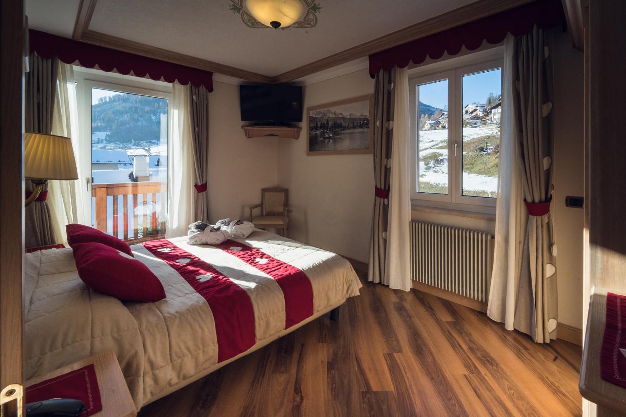 Hotel Alle Alpi Moena Eksteriør bilde
